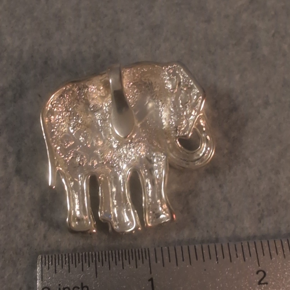 Vintage Silver Tone Elephant Pin Brooch Ornate‎ Filigree Detailing - Picture 2 of 2